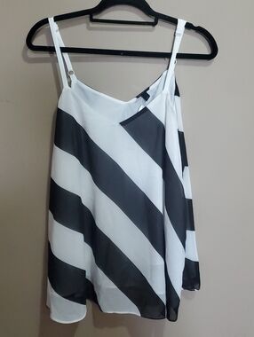 Torrid Sophie  Sleeveless Black and White Diagonal Stripe Lined Cami Top Size 1